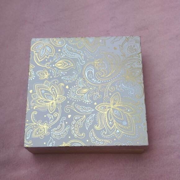 Charter Club Letter e Initial Pin - Picture 4 of 5